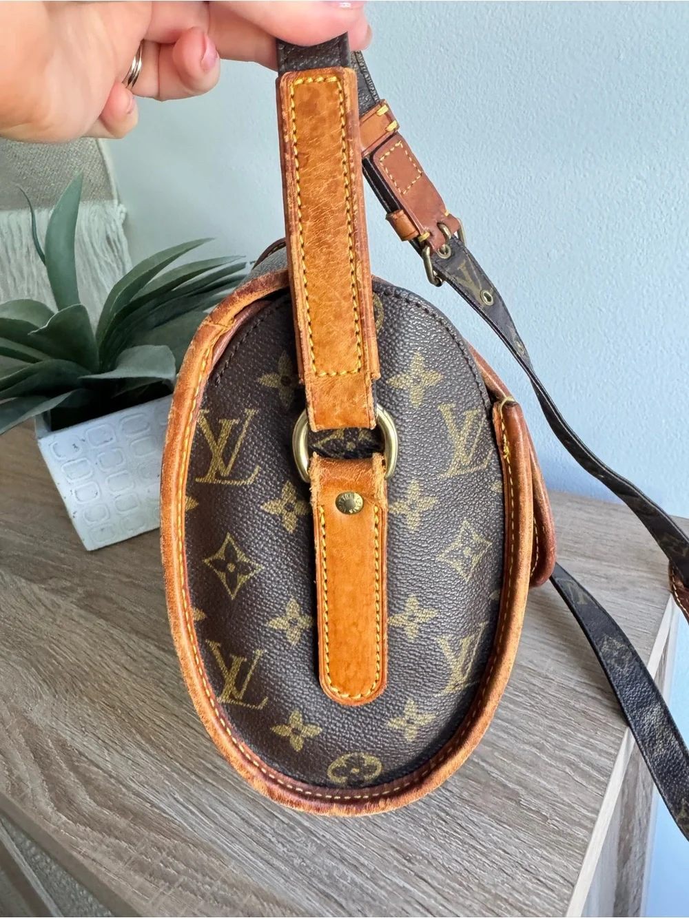 ✅AUTH✅LOUIS VUITTON MARNE CROSSBODY BAG